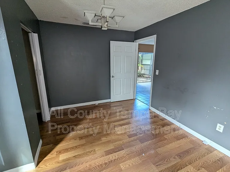 10914 Landon Ln — Photo 10