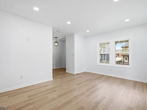4th image of 40 Edgewood Rd