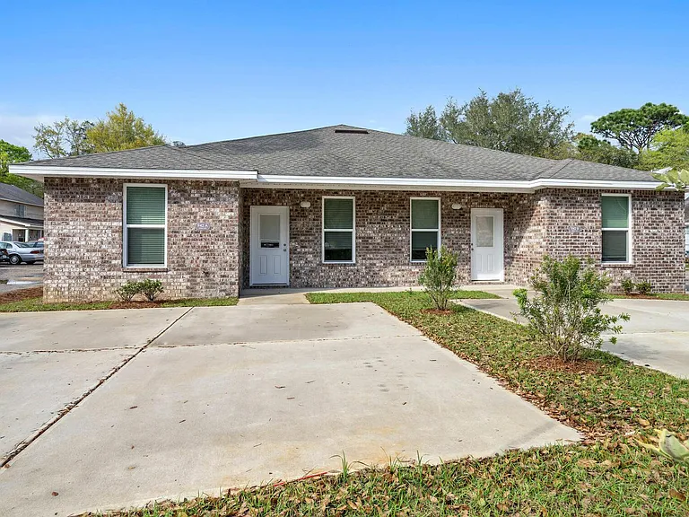 942 Ashley Ln #B — Photo 1