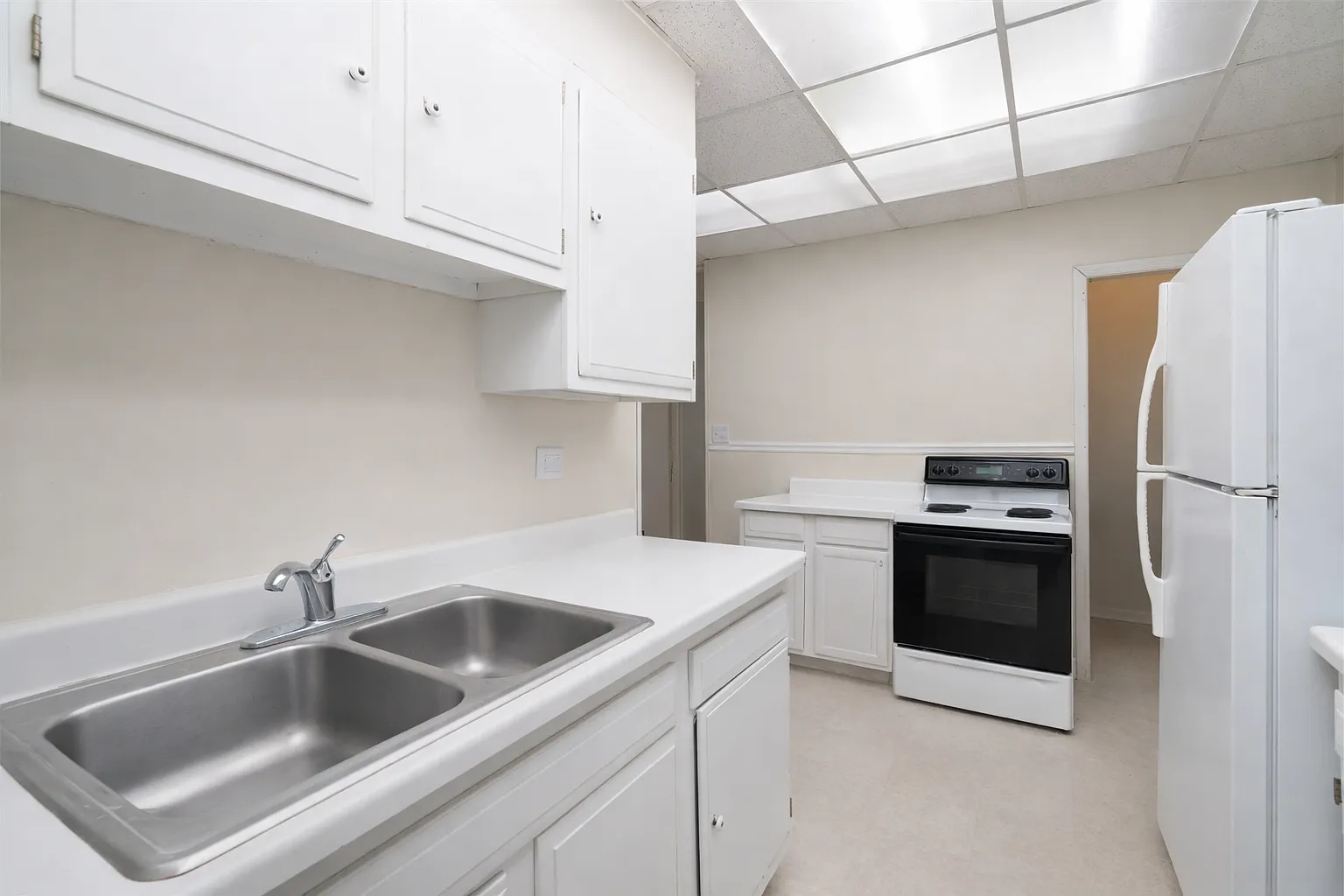 6 bed, $3,650 — Photo 3