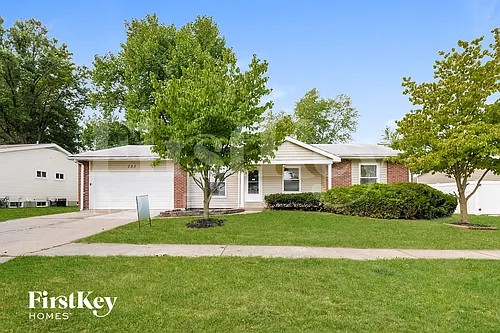 733 Watersedge Dr Photo 1