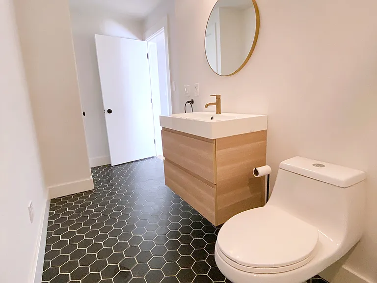 1133 Berkeley Dr — Photo 16