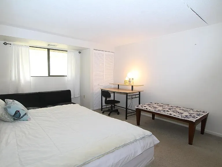 810 Stratford Dr #10 — Photo 3