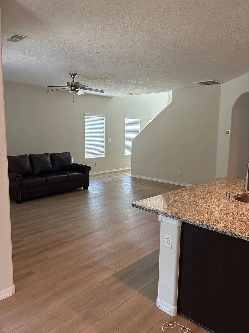 Cabezon home for Rent — Photo 3