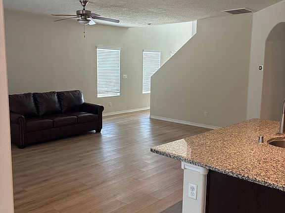 3rd image of 2217 Violeta Cir SE