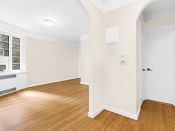 4th image of 1 Jane St APT 1D