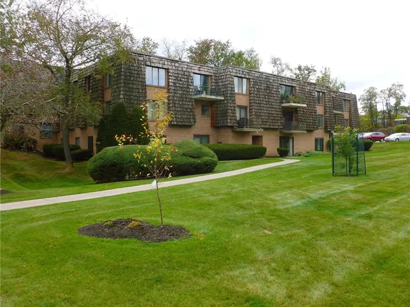 1215 Forest Green Dr #1215, Coraopolis, PA 15108