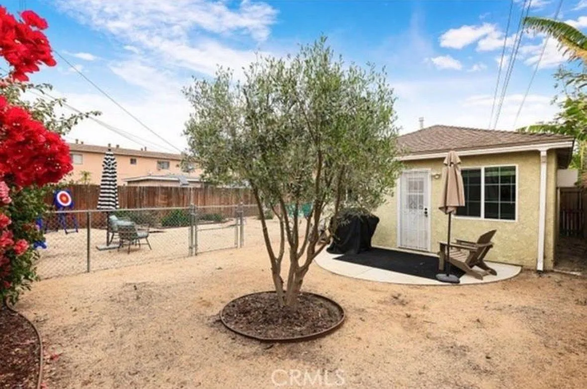 1 bed, 1.0 bath, 400 sqft, $2,400 — Photo 3