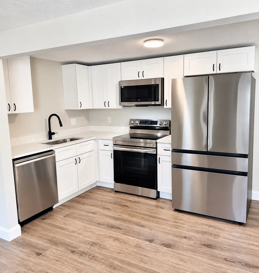3 bed, 1130 sqft, $2,000 — Photo 2