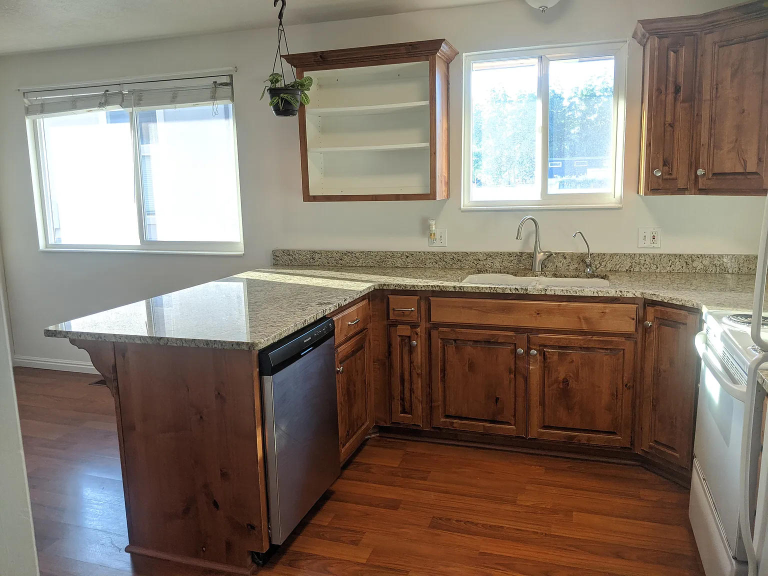 1 bed, 1025 sqft, $1,195 — Photo 4