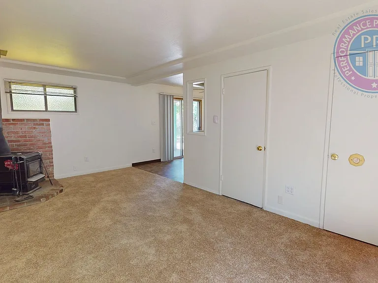 4333 NE 63rd Ave — Photo 3