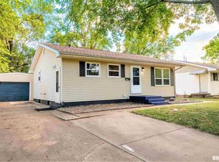 1602 Koch St, Pekin, IL