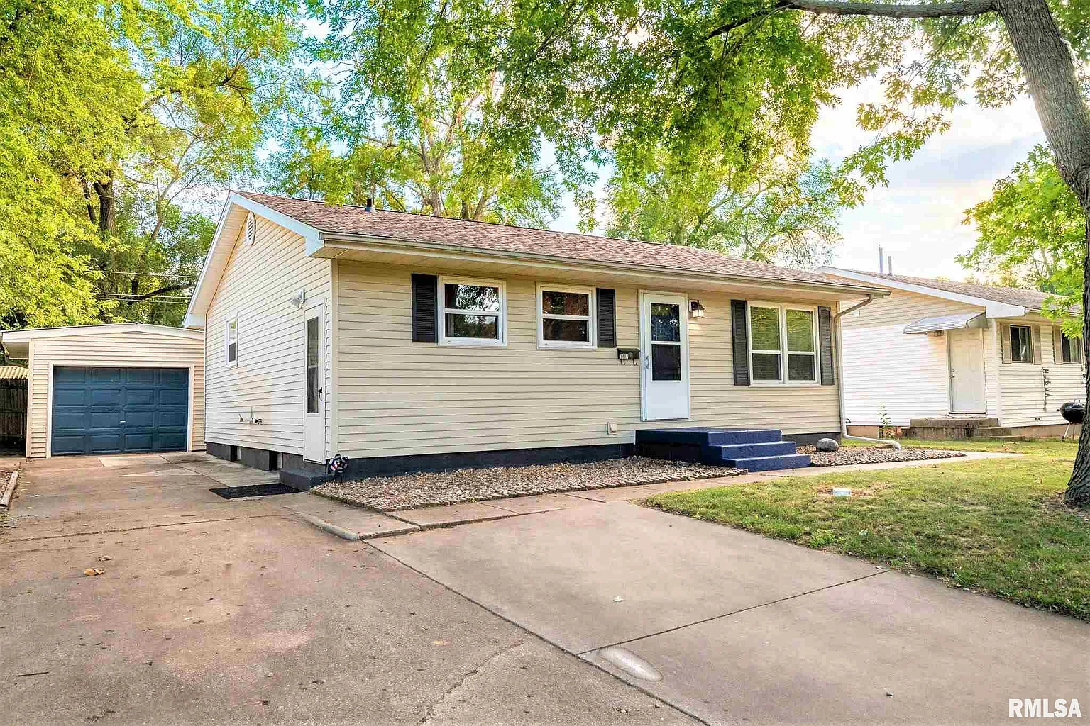 1602 Koch St photo 1