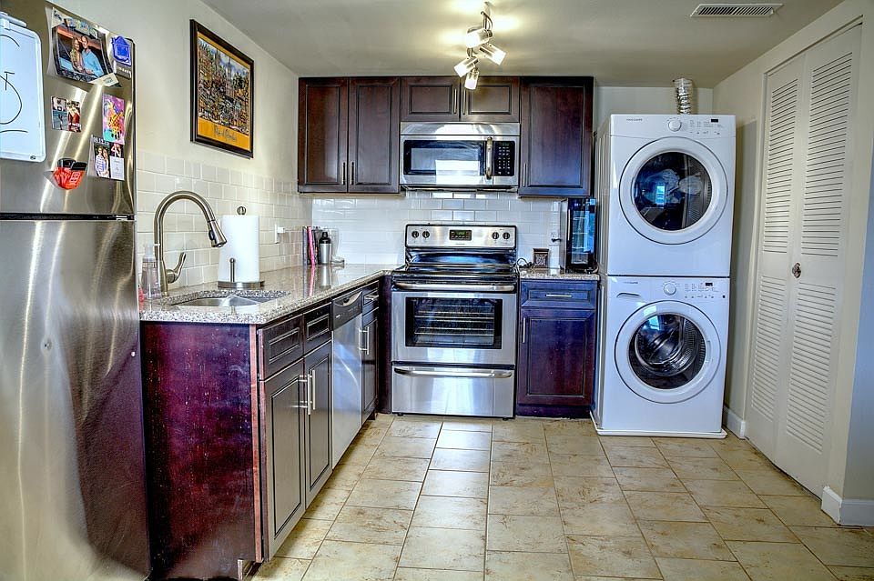 1st image of 5565 Pershing Ave