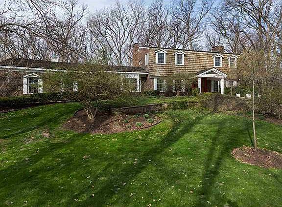 3rd image of 13 Crestwood Ln