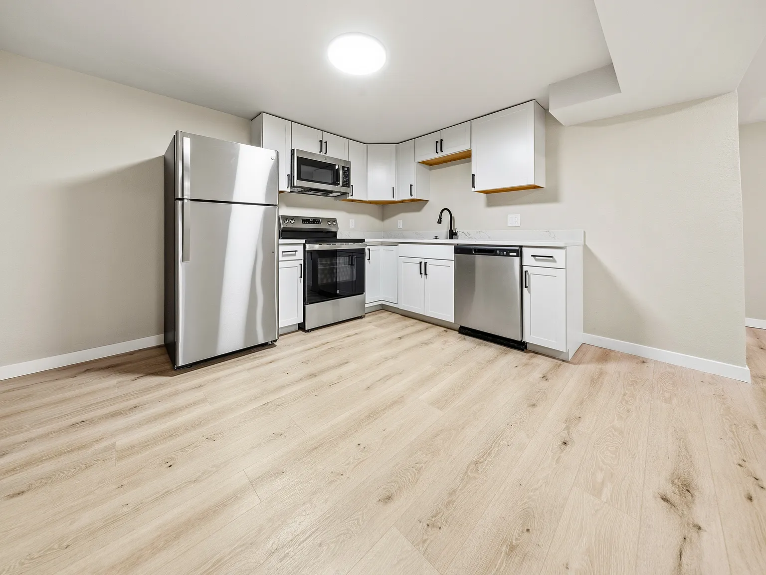 2 bed, 750 sqft, $1,600 — Photo 4