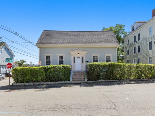 19-19 Sadler St, Gloucester, MA 01930