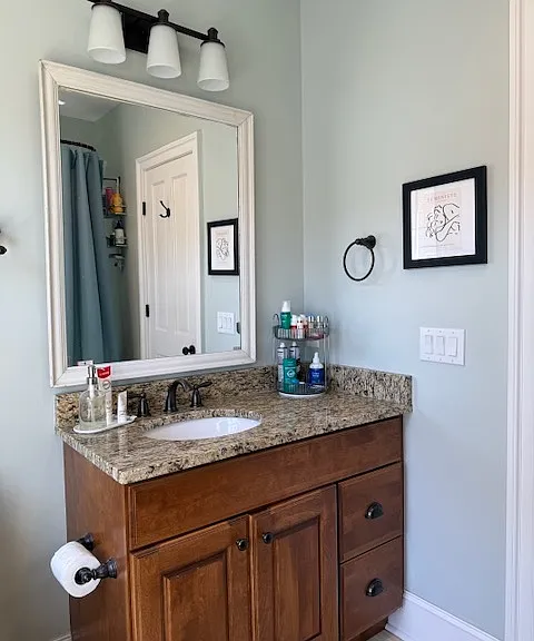 Upstairs full Bath