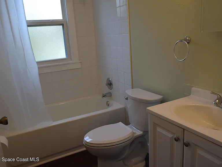 658 Young St #1 — Photo 13