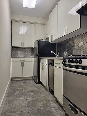 4th image of 445 E 77th St APT 3D