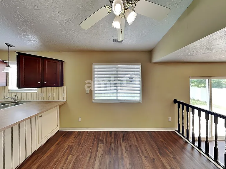 252 S 540 W — Photo 5