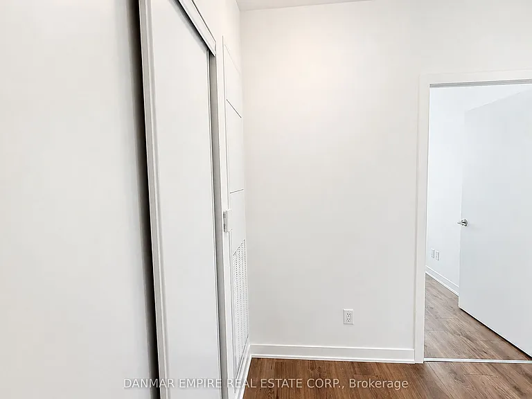 405 Dundas St W #LPH06 — Photo 8