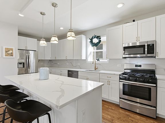 3rd image of 4935 W Carmen Ave