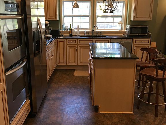 Eat-in Kitchen