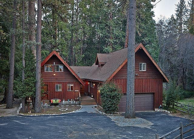 Creekside Retreat-Frontview