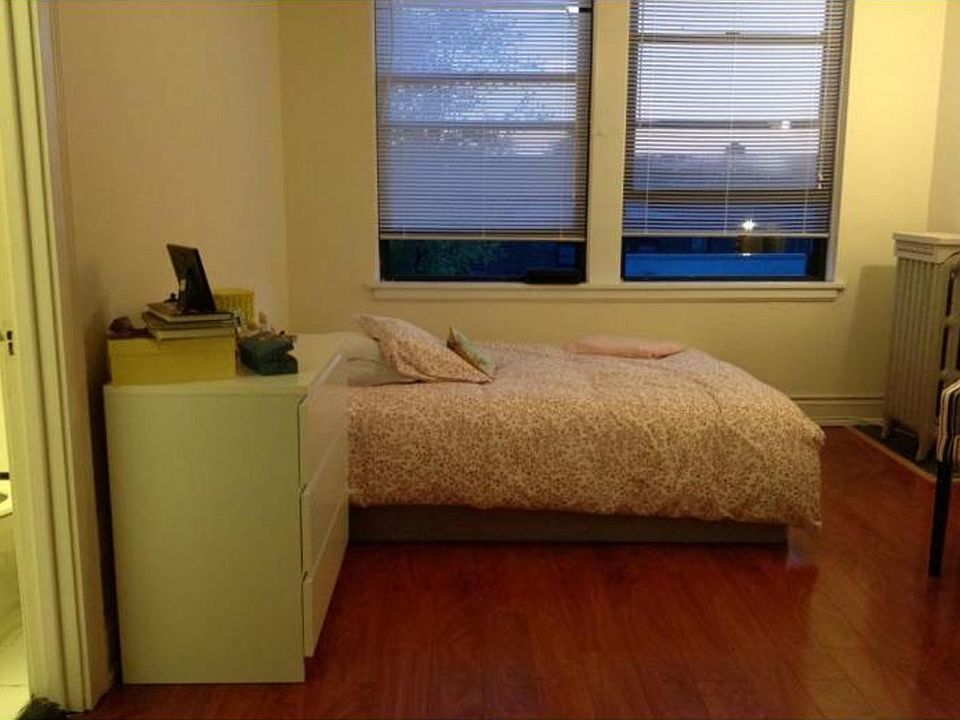2nd image of 525 W Arlington Pl #1xnybnzjs