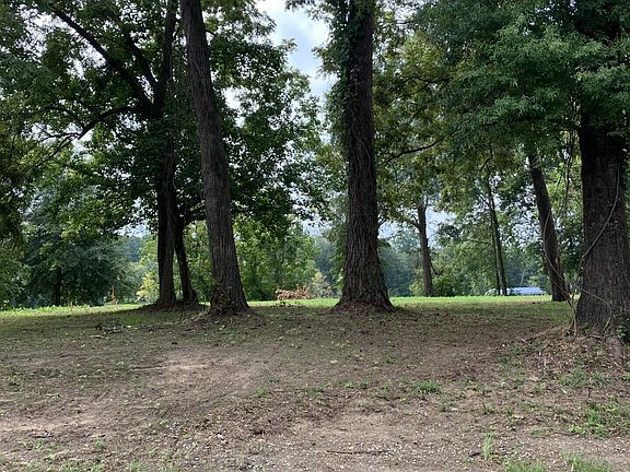 3rd image of 165 River Bend Drive