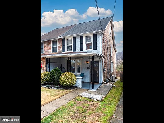 3rd image of 627 Ford St