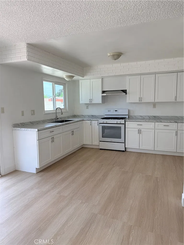 4 bed, 1326 sqft, $3,800 — Photo 3