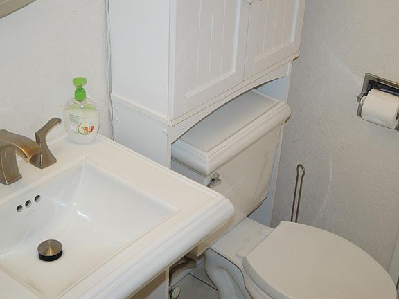 5th image of 398 Stowell Ave