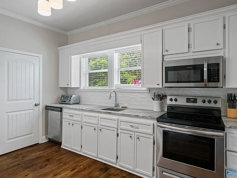 4286 Sullivan St — Photo 13