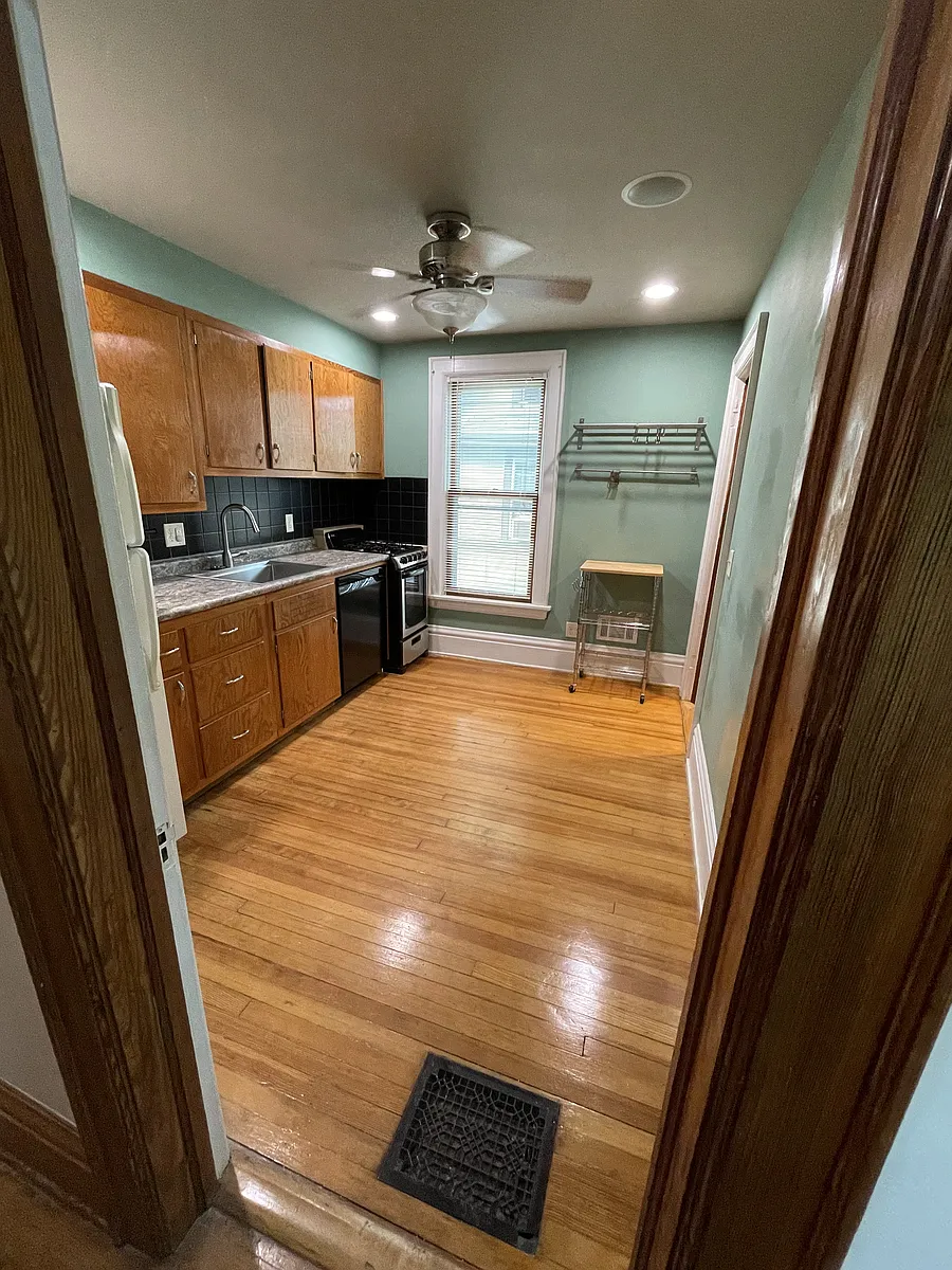 Building Photo - 1025 E Johnson St #2