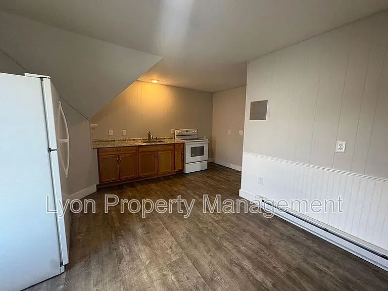 16 West St #3 — Photo 2