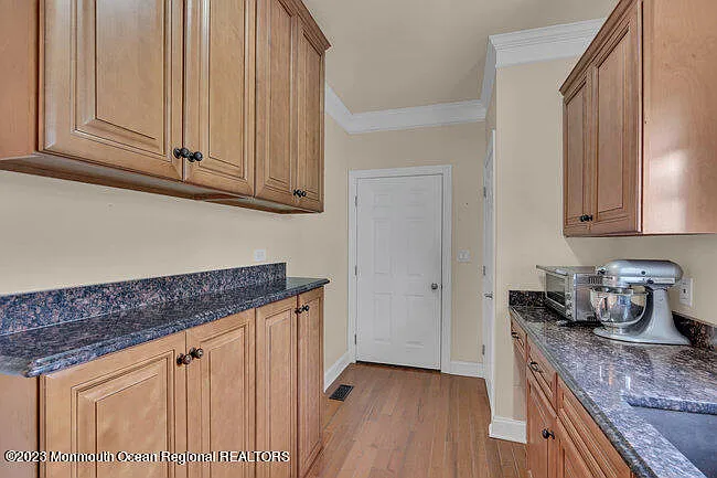 42 Pitney Ave — Photo 13