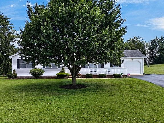 4th image of 24 Warren Cir