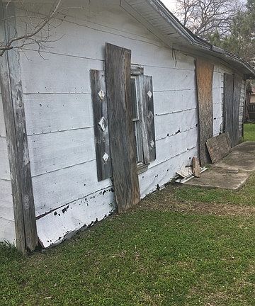 2nd image of 319 Iroquois St