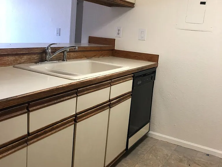 6385 Oak St #201 — Photo 4
