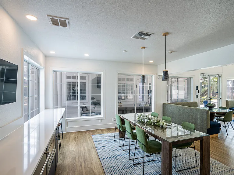 Baypoint Apartments — Photo 60
