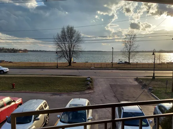 1603 Cass Lake Rd, Keego Harbor, MI