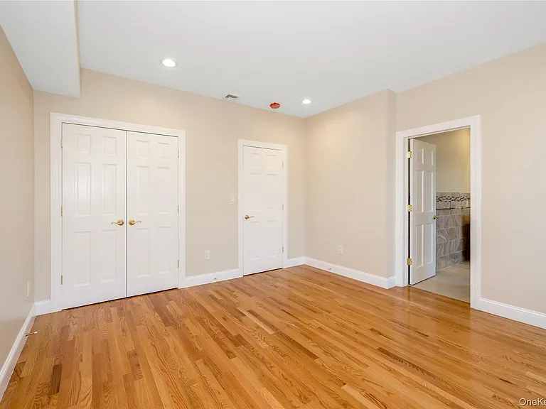 16 Grand Blvd — Photo 17