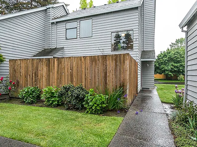 2019 NE Darby St Unit 5 photo 1
