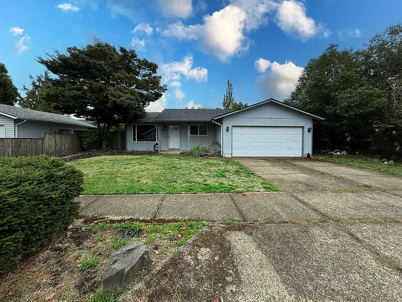Building Photo - 2083 Amirante St