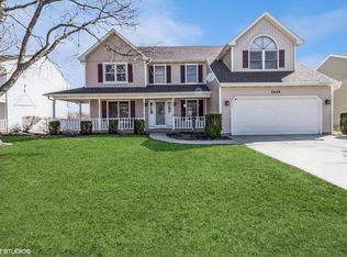 2029 Valley Creek Dr, Elgin, IL 60123