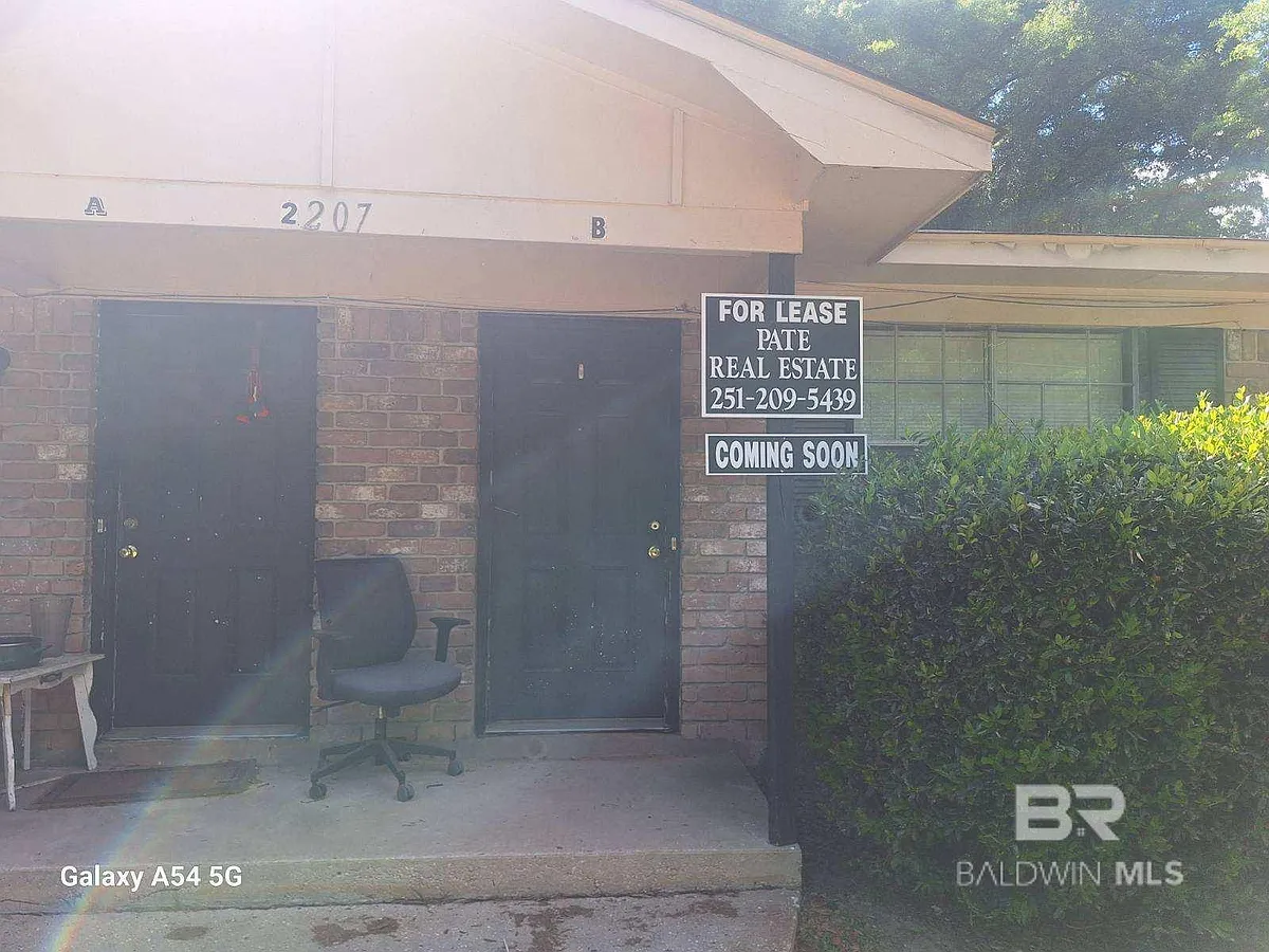 Building Photo - 2207 Wolf Ridge Rd #B