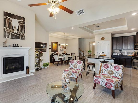 5th image of 2409 Petunia Ln