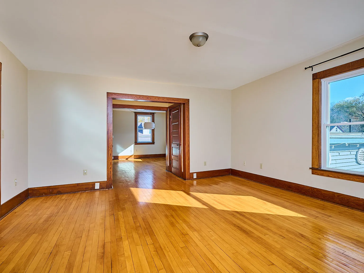 3 bed, 1800 sqft, $2,300 — Photo 2